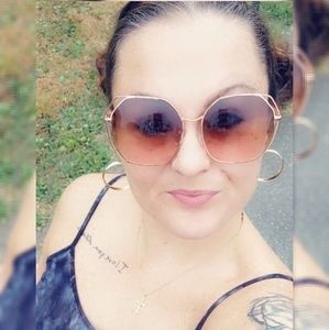 Meet your Posher, Leanne